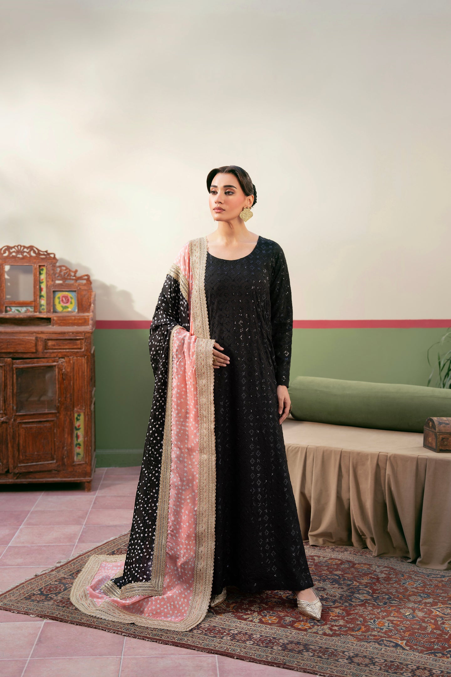 Siyah e Zar Churidar