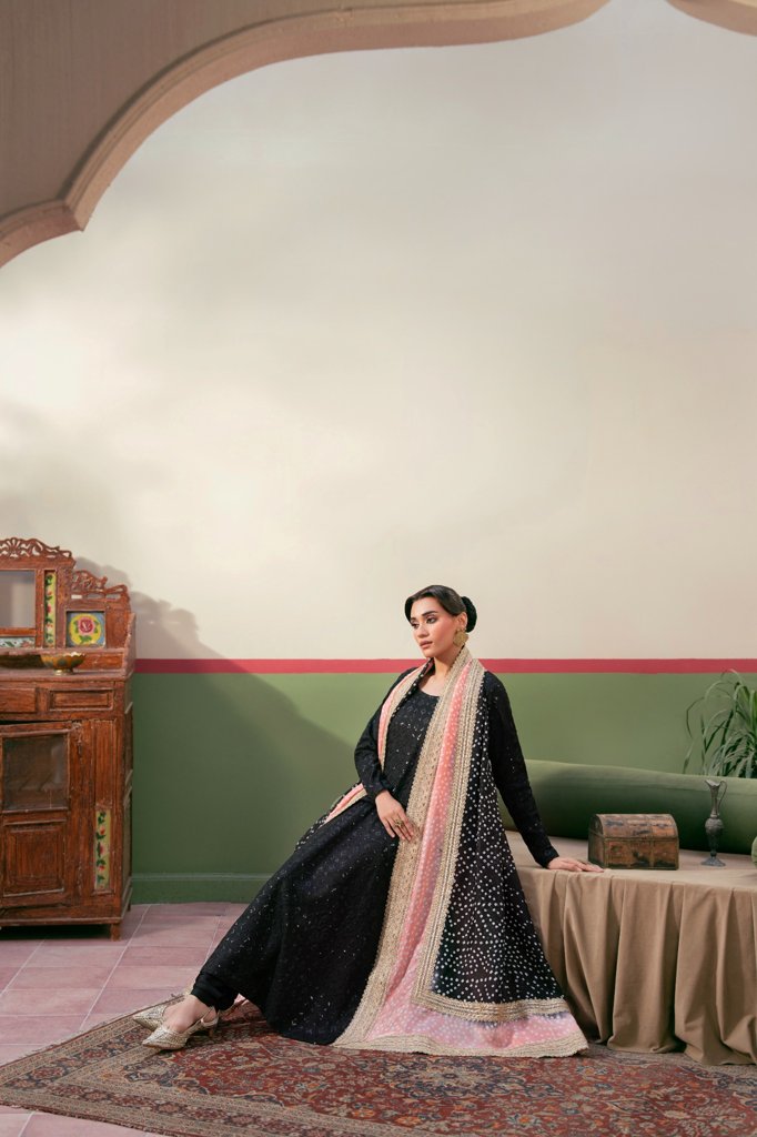 Siyah e Zar Churidar